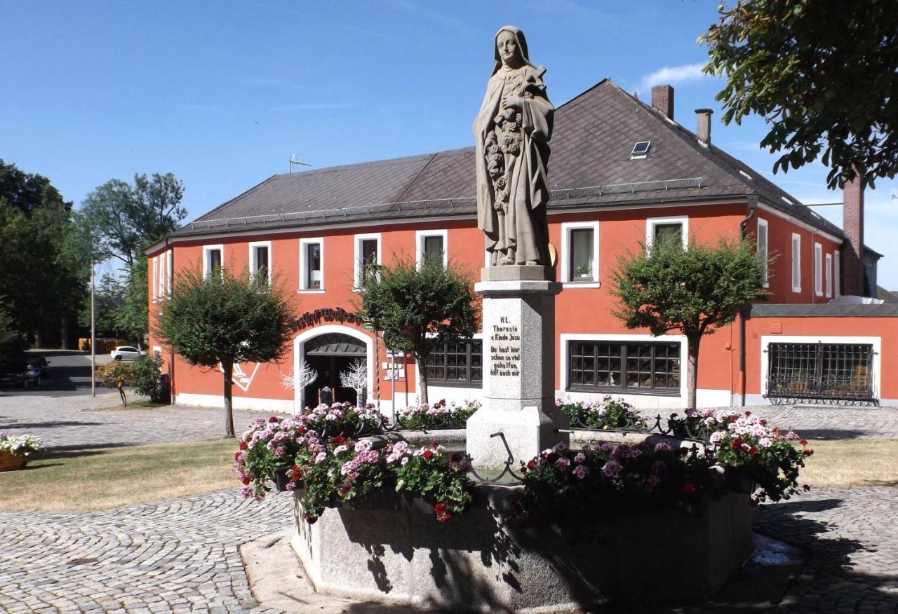 Hotel Weisses Ross Konnersreuth ภายนอก รูปภาพ