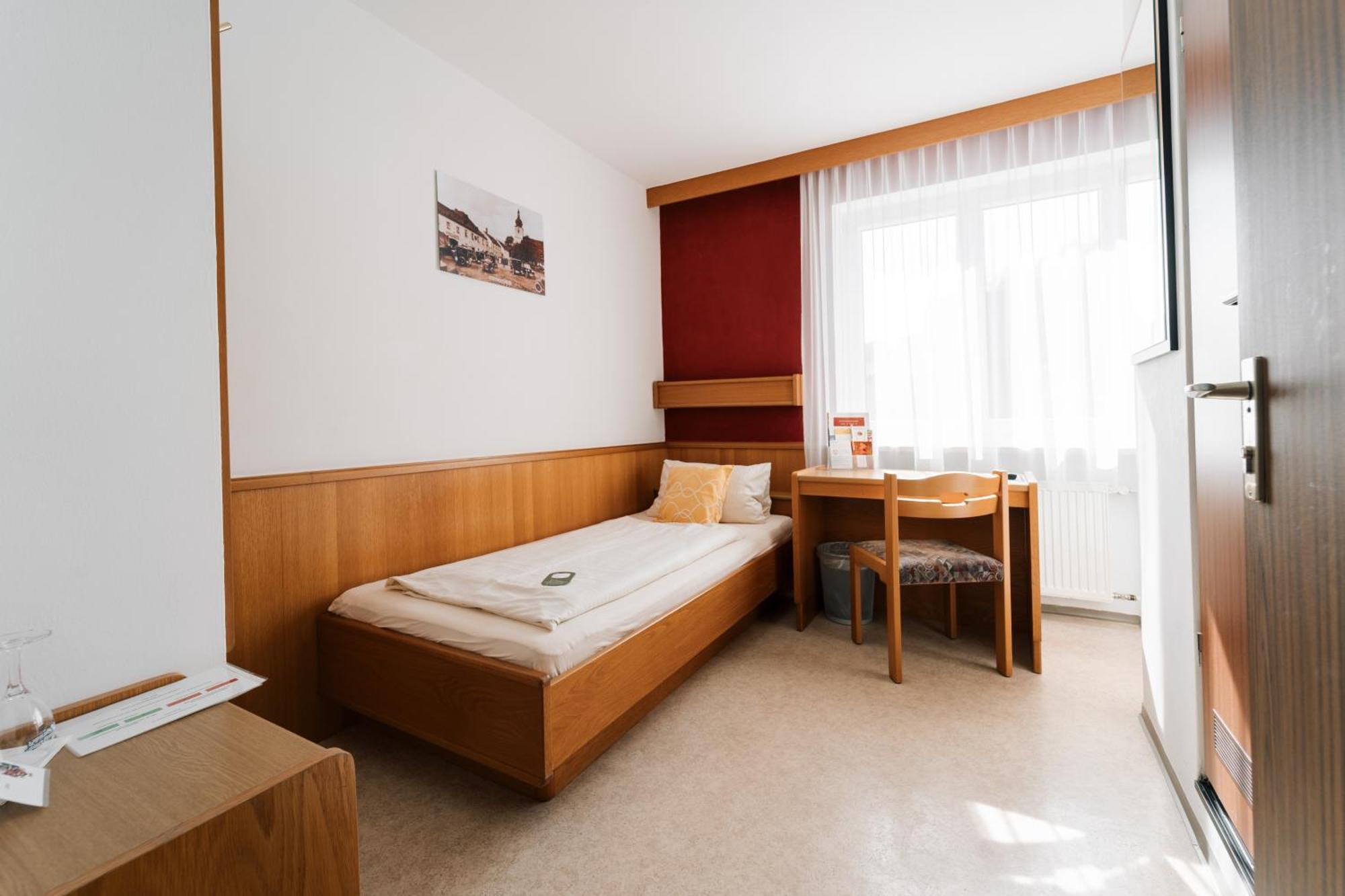 Hotel Weisses Ross Konnersreuth ภายนอก รูปภาพ