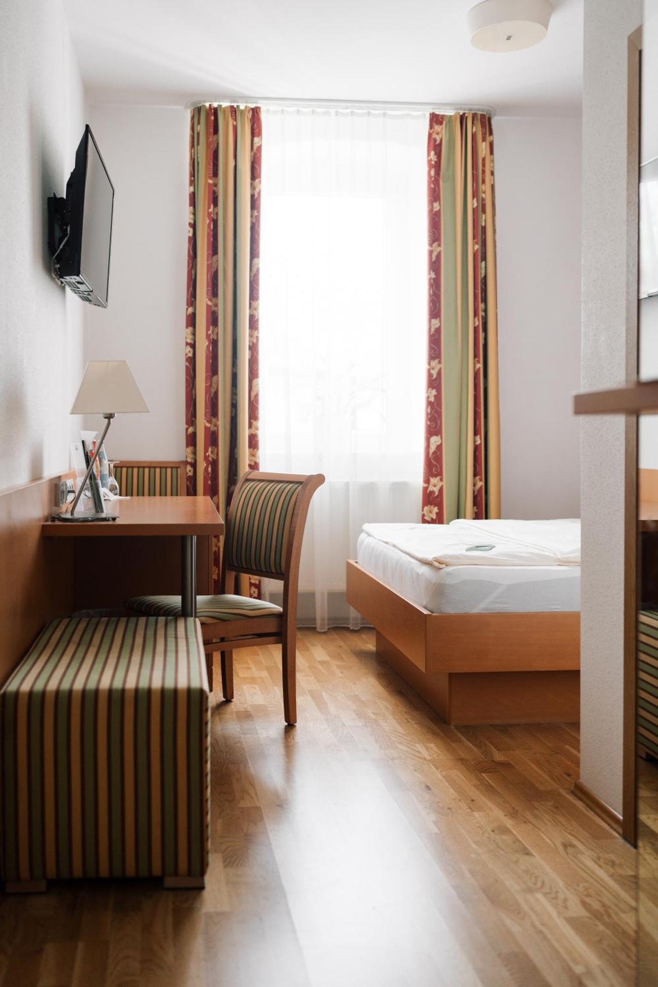 Hotel Weisses Ross Konnersreuth ภายนอก รูปภาพ