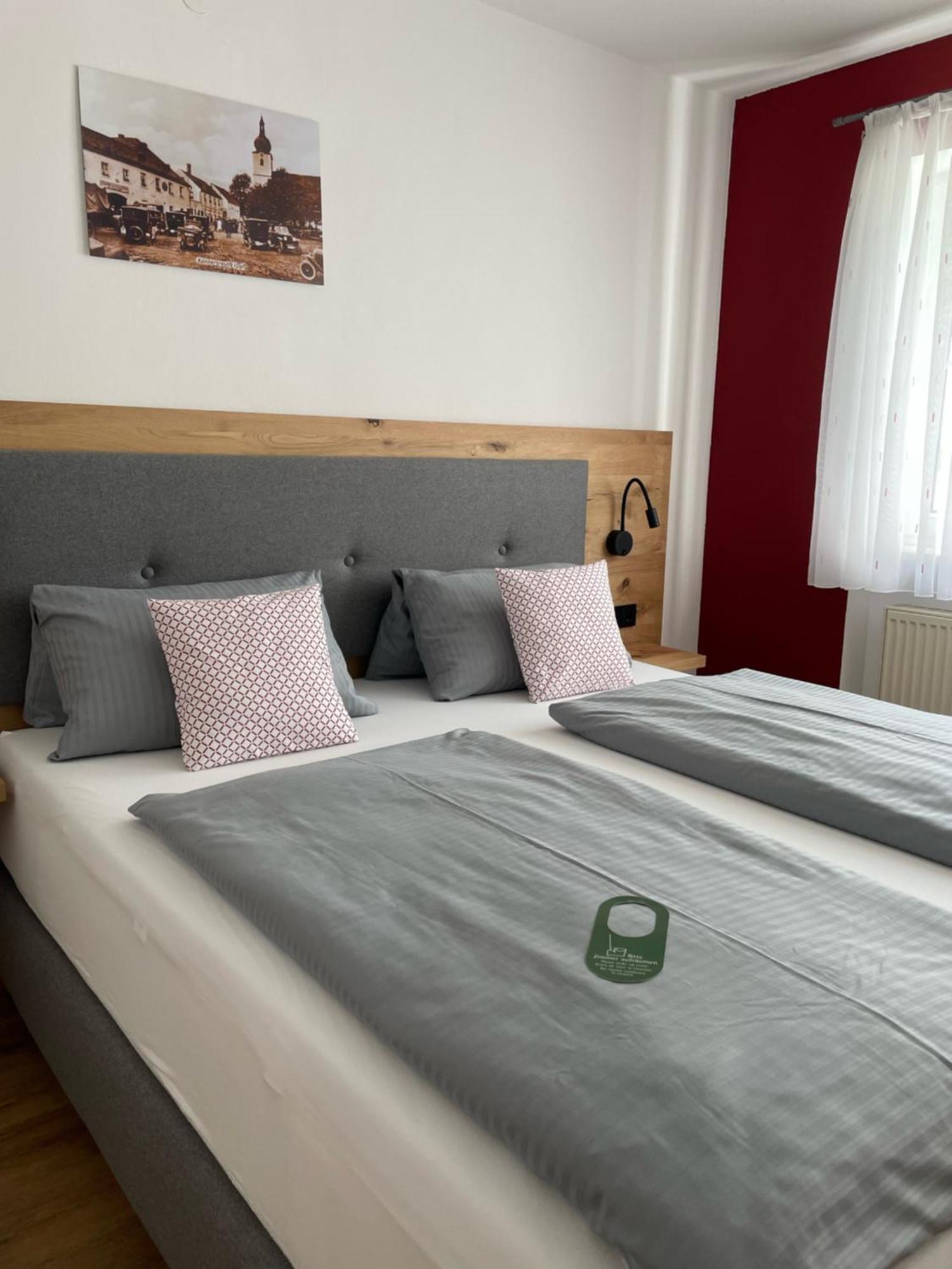 Hotel Weisses Ross Konnersreuth ภายนอก รูปภาพ